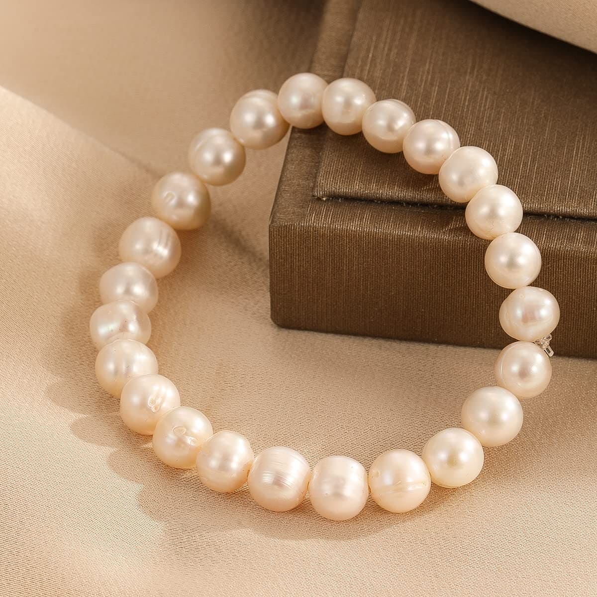 White Freshwater Pearl Bracelet